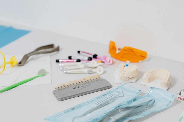 Cum ajută tratamentele ortodontice proteticienii? Influența pe care o au asupra sănătății tale dentare
